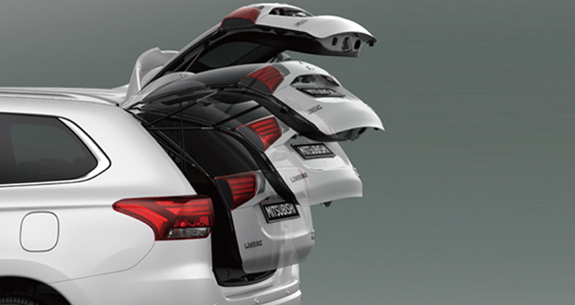 פתיחה וסגירה חשמלית של דלת תא המטען*